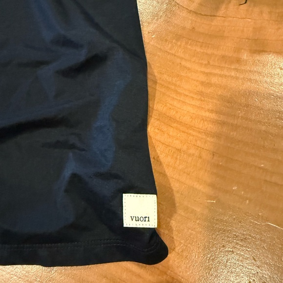 Vuori Black and Gray Sleeveless Tank Tops - Picture 2 of 3